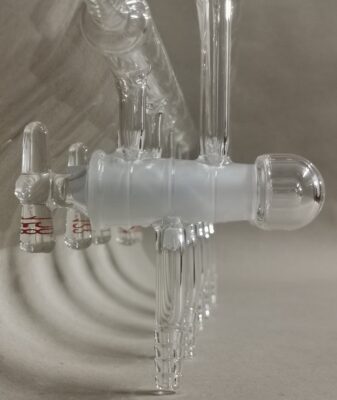 Alternative view of Manifold M44, hollow glass stopcocks, double