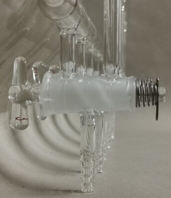 Alternative view of Manifold M30, vacuum solid glass stopcocks, double