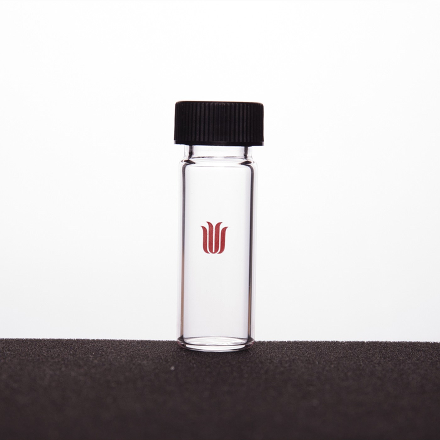 Microscale reaction vial with solid screw cap